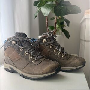 Women’s Timberland Maddsen waterproof hiking shoes size 8